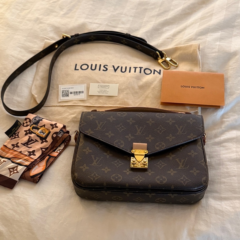 Louis Vuitton  Monogram Pochette  Métis